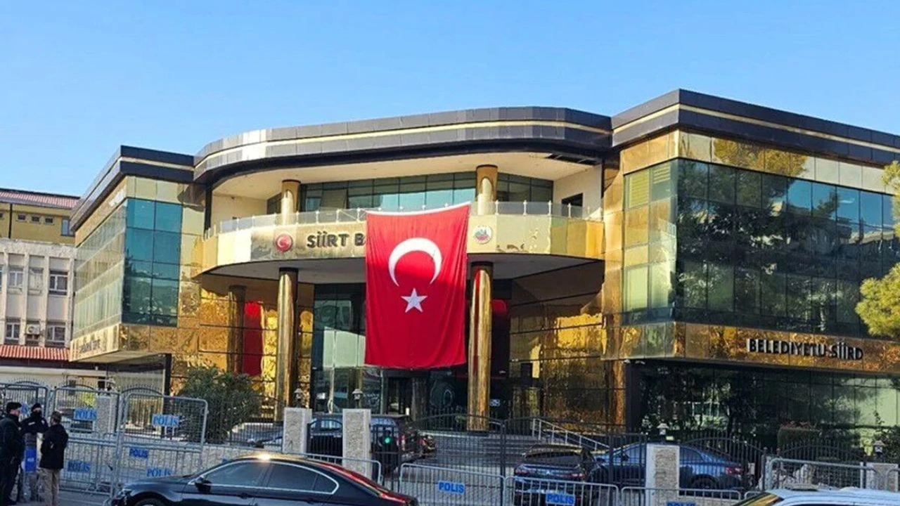 Siirt&rsquo;e 15 yeni halk otob&uuml;s&uuml; ve 6 iş makinesi kazandırılıyor