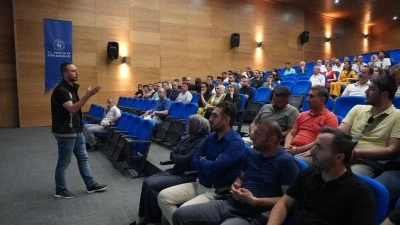 Siirt Gen&ccedil;lik ve Spor İl M&uuml;d&uuml;rl&uuml;ğ&uuml; Personeline Bağımlılıkla M&uuml;cadele Konferansı D&uuml;zenlendi