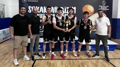 Siirt'in Dev Adamları B&ouml;lge Şampiyonu Oldu: T&uuml;rkiye'nin En İyi 16 Takımı Arasına Girdiler