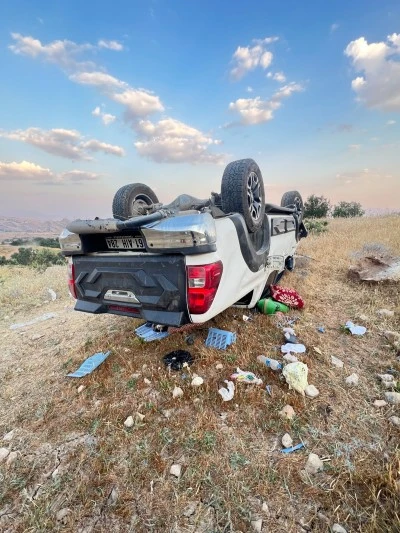 Siirt'in komşu ilinde 3 aracın karıştığı kazada 1 kişi &ouml;ld&uuml;, 11 kişi yaralandı