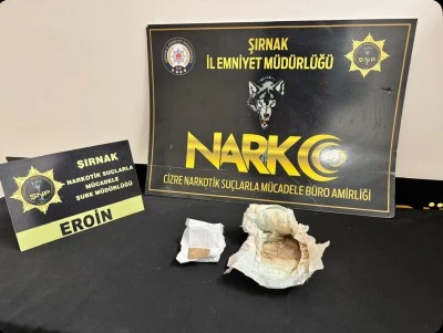 Siirt'in komşu ilinde &ccedil;ocuk bezine gizlenmiş 42,08 gram eroin ele ge&ccedil;irildi