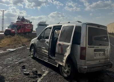 Siirt'in komşu ilinde hafif ticari ara&ccedil; devrildi, 6 kişi yaralandı