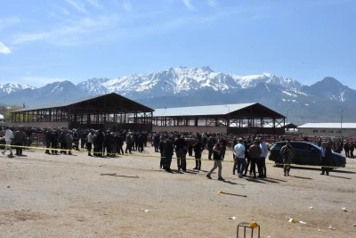 Siirt'in komşu ilinde hayvan pazarında &ccedil;ıkan kavgada 1 kişi &ouml;ld&uuml;, 13 kişi yaralandı