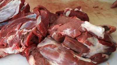 Siirt'in komşu ilinde kamyon kasasında 2,5 ton kaçak et ele geçirildi