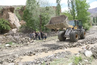 Siirt'in komşu ilinde sağanak sonucu sel meydana geldi
