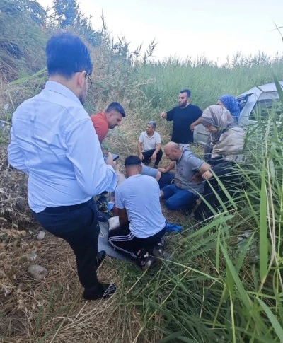 Siirt'in komşu ilinde şarampole devrilen hafif ticari ara&ccedil;taki 1 kişi &ouml;ld&uuml;, 4 kişi yaralandı