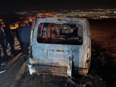 Siirt'in komşu ilinde seyir halindeki araç yandı
