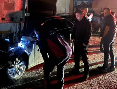 Siirt'in komşu ilinde tırın &ccedil;arptığı otomobilin s&uuml;r&uuml;c&uuml;s&uuml; yaralandı