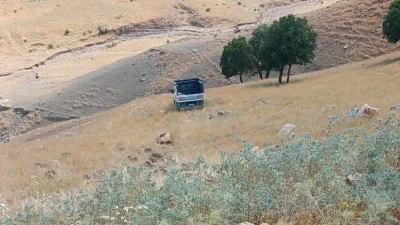 Siirt Kurtalan&rsquo;da şarampole devrilen kamyonetteki 3 kişi yaralandı