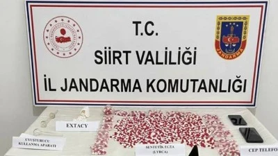 Siirt-Kurtalan karayolunda durdurulan ara&ccedil;ta 2 bin 650 uyuşturucu hap ele ge&ccedil;irildi