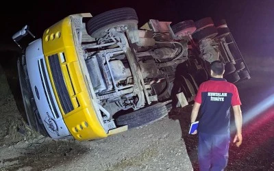 Siirt-Kurtalan yolunda vincin devrilmesi sonucu 1 kişi yaralandı