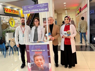 Siirt Park’ta Kurulan Stantta Ağız Sağlığı Bilgilendirmesi Yapıldı