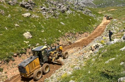 Siirt sınırındaki yayla yolları yeniden ulaşıma a&ccedil;ıldı