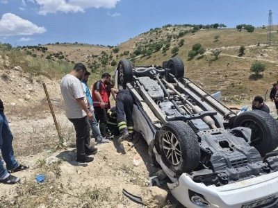 Siirt-Şirvan Yolunda Pikap Takla Attı: Ara&ccedil;ta Sıkışan S&uuml;r&uuml;c&uuml; İtfaiye Ekiplerince Kurtarıldı
