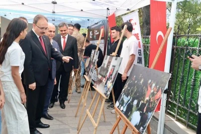 Siirt'te 15 Temmuz Sergi ve Dijital G&ouml;steri Alanı Ziyarete A&ccedil;ıldı