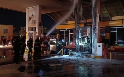 Siirt'te akaryakıt istasyonunda &ccedil;ıkan yangın s&ouml;nd&uuml;r&uuml;ld&uuml;