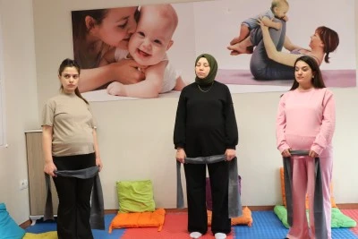 Siirt'te anne adayları gebe okulundaki eğitimlerle normal doğuma teşvik ediliyor