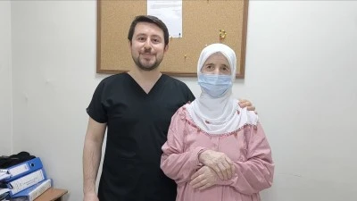 Siirt'te bağırsaklarında kanser riski taşıyan kitle bulunan hasta ameliyatla sağlığına kavuştu