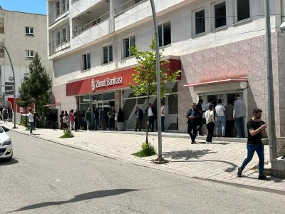 Siirt&rsquo;te Bankalarda Bayram Yoğunluğu