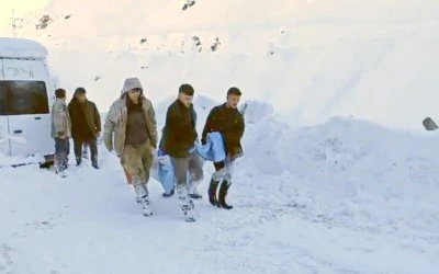 Siirt&rsquo;te Damdan D&uuml;şen 16 Yaşındaki Gen&ccedil; Ağır Yaralandı