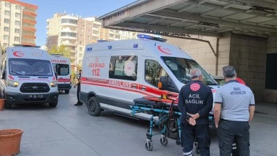 Siirt'te devrilen hafif ticari araçtaki 4 kişi yaralandı