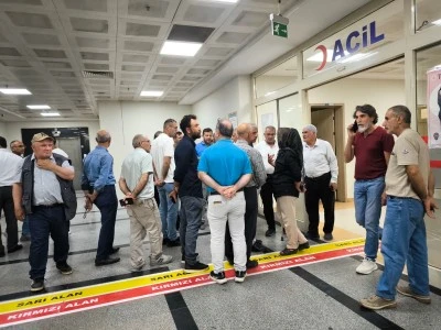 Siirt'te devrilen trakt&ouml;r&uuml;n s&uuml;r&uuml;c&uuml; yaralandı