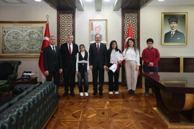 Siirt&rsquo;te en &ccedil;ok okuyan &ouml;ğrencilere anlamlı hediye