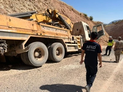 Siirt’te freni boşalan vinç kayalıklara çarptı: 1 ölü, 1 yaralı