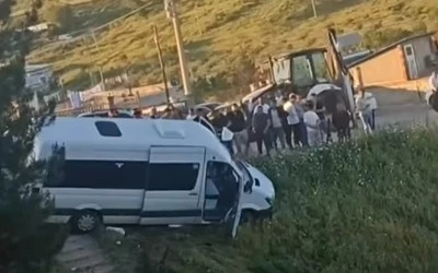 Siirt&rsquo;te Freni Patlayan Minib&uuml;s Şarampole Yuvarlanmaktan Son Anda Kurtuldu