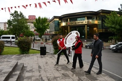 Siirt&rsquo;te Gen&ccedil;lik Haftası &ccedil;elenk sunma t&ouml;reniyle başladı