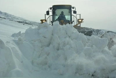 Siirt&rsquo;te Grup K&ouml;y Yolu Kar ve Tipi Nedeniyle Ulaşıma Kapandı