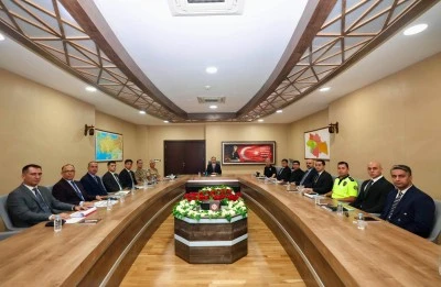 Siirt'te G&uuml;venlik Zirvesi! Asayişten Yangınlara, Trafikten Boğulma Riskine Kadar T&uuml;m Tedbirler Masaya Yatırıldı