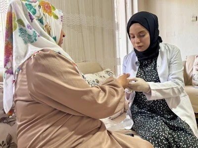 Siirt'te Hamile Ebe, Anne Adaylarını Ev Ev Ziyaret Ederek Sağlıklı Doğuma Hazırlıyor