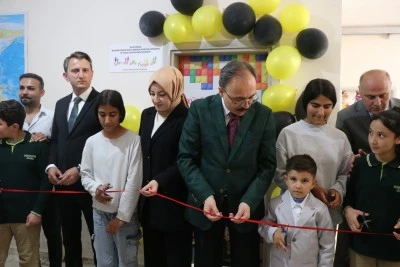 Siirt'te hayırseverlerin desteğiyle yaptırılan kütüphane ve zeka oyunları sınıfı açıldı