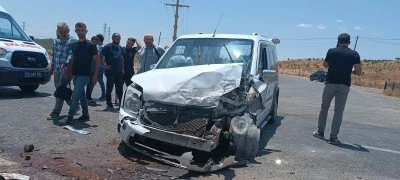 Siirt'te iki hafif ticari aracın çarpıştığı kazada 4 kişi yaralandı