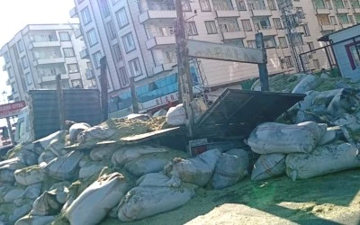 Siirt’te kamyonun dorsesindeki tonlarca saman küle döndü