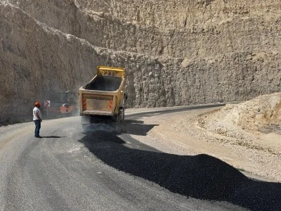 Siirt’te köy grup yoluna yakıştı