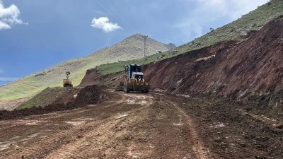 Siirt&rsquo;te K&ouml;ylerde Yol, Kanalizasyon ve Temizlik &Ccedil;alışması