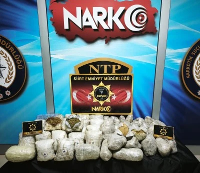 Siirt&rsquo;te koyun y&uuml;nlerine gizlenmiş 37 kilo 600 gram esrar ele ge&ccedil;irildi