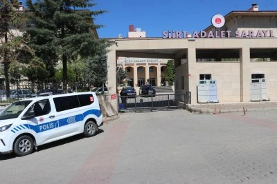Siirt'te lojmandaki cinayetin sanıkları komşu &ccedil;ift hakim karşısında
