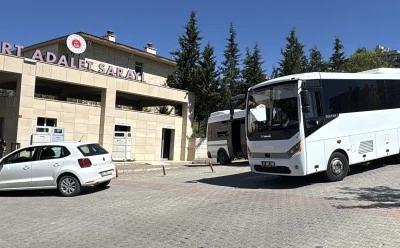 Siirt'te lojmandaki cinayetin sanıkları komşu &ccedil;iftin yargılandığı davada karar