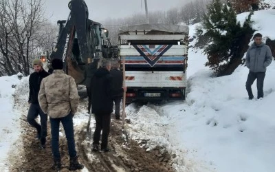 Siirt&rsquo;te Mahsur Kalan Ara&ccedil;lar Ekiplerce Kurtarıldı