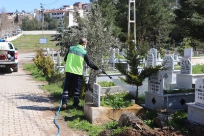 Siirt&rsquo;te Mezarlıklarda Bahar Temizliği Başladı