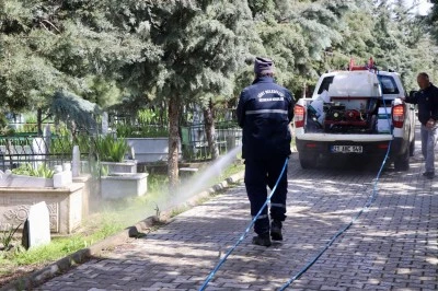 Siirt&rsquo;te Mezarlıklarda Bahar Temizliği &Ccedil;alışmaları S&uuml;r&uuml;yor