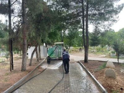 Siirt’te Mezarlıklarda Bayrama Hazırlık Başladı