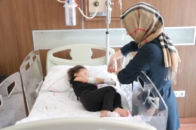 Siirt’te Mucize Kurtuluş Kamerada: 1,5 Yaşındaki Çocuk 5. Kattan Düşüp Hayatta Kaldı!