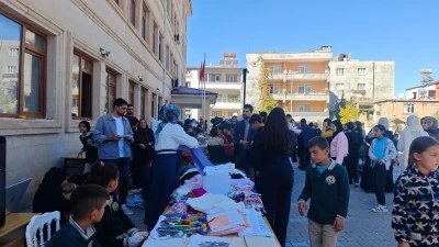 Siirt'te öğrenci ve öğretmenler tarafından Gazze yararına kermes düzenlendi