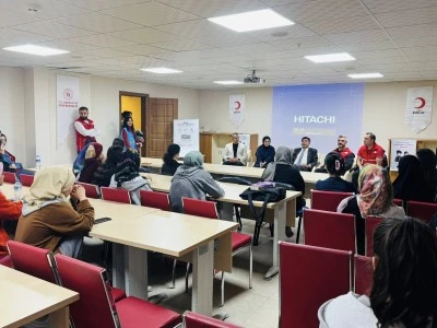 Siirt’te Öğrenci Yurdu’nda Kızılay’dan Kan Bağışı ve Gönüllülük Eğitimi