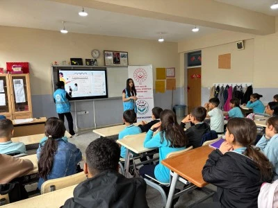 Siirt&rsquo;te &Ouml;ğrencilere &Ccedil;ocuk Hakları ve Akran Zorbalığı Eğitimi Verildi