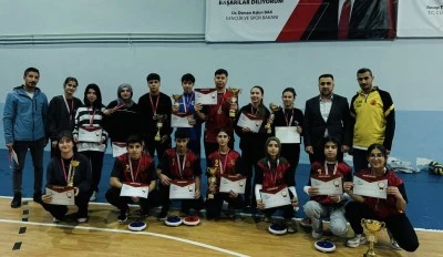 Siirt&rsquo;te Okul Sporları M&uuml;sabakalarında Dereceye Giren Sporculara &Ouml;d&uuml;lleri Verildi